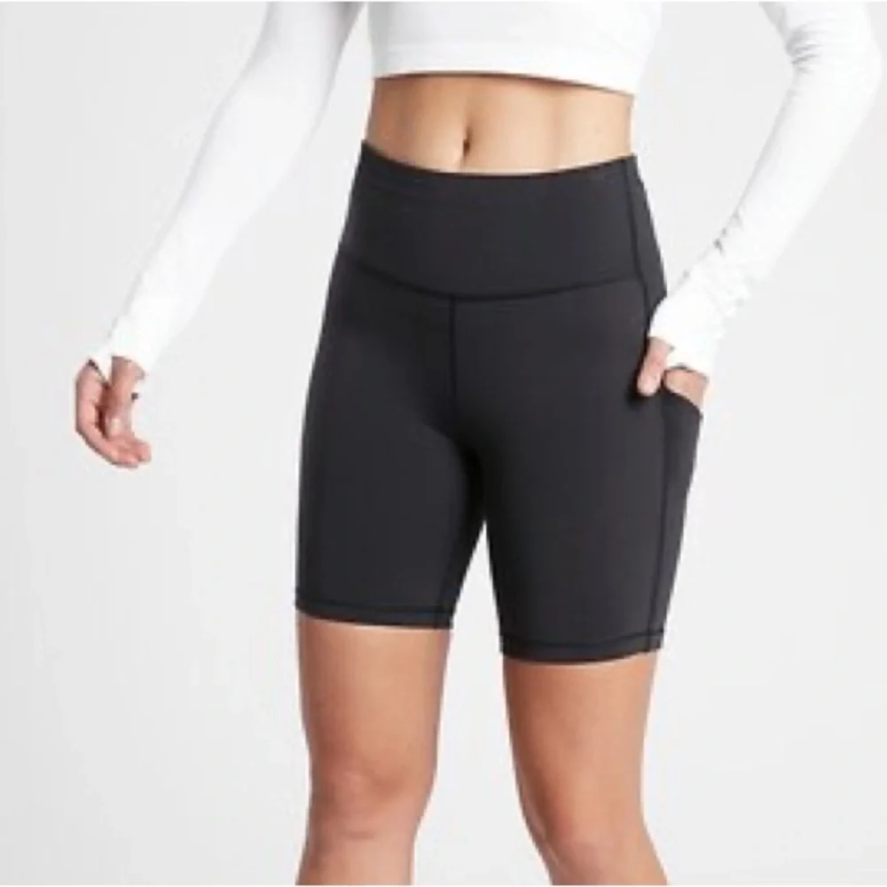 Athleta Black Ultimate Stash Pocket 7" Bike Short - Picture 1 of 7